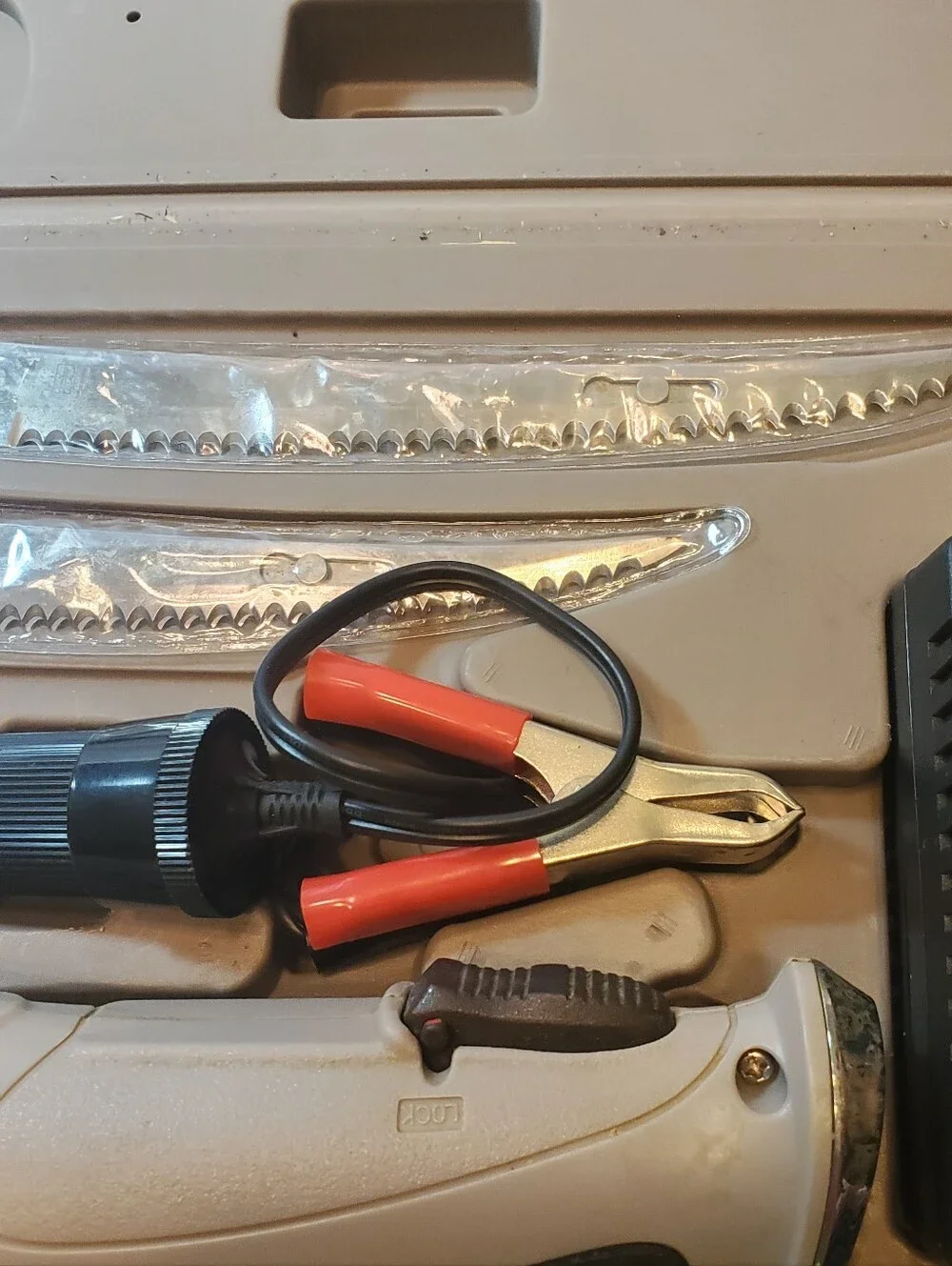 Rapala Electric Fillet Knife Hard Shell Tackle Case 2 Blades Battery Charger EUC